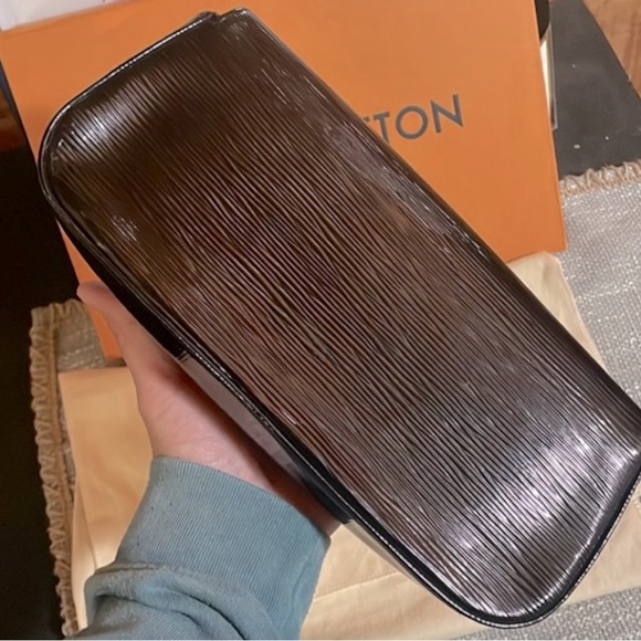 Louis Vuitton Epi Black Patent Leather Clutch Bag with Large LV logo / 10” x 5” - Picture 3 of 7